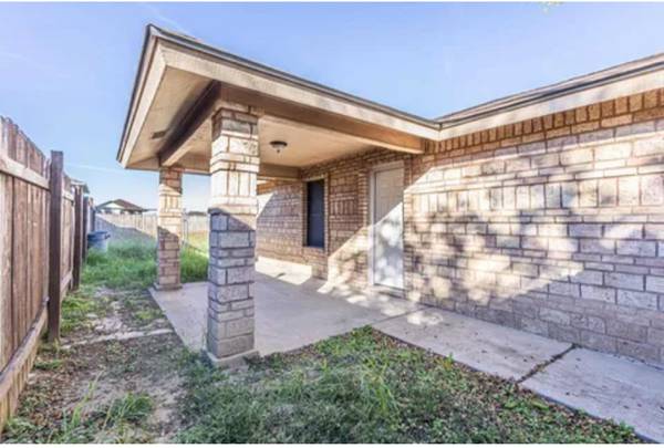 $1880.00 / 3br - 1440ft2 - Large fenced yard and side patio. Accross the street from USHS Garage63662018946563121