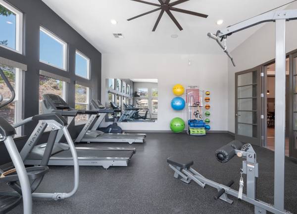 $1,415 / 2br - Basketball Court, Vaulted Ceilings, Pool (4050 Gardella Ave, Reno, NV)63992633881602123