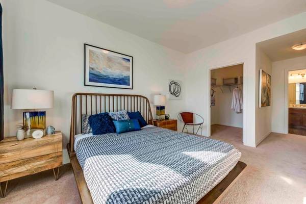 $2,927 / 2br - 1083ft2 - 2bd 2ba, En Los Ángeles, Taquillas para Paquetes (9733 Topanga Canyon Blvd, Los Angeles, CA)63840115230977120