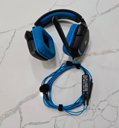 Logitech G430 gaming headset 1