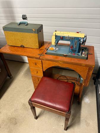 Sewing Machine & Table 1