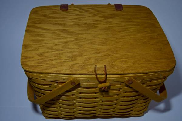 Longaberger Large Picnic Basket with Wooden Riser - 2003 1