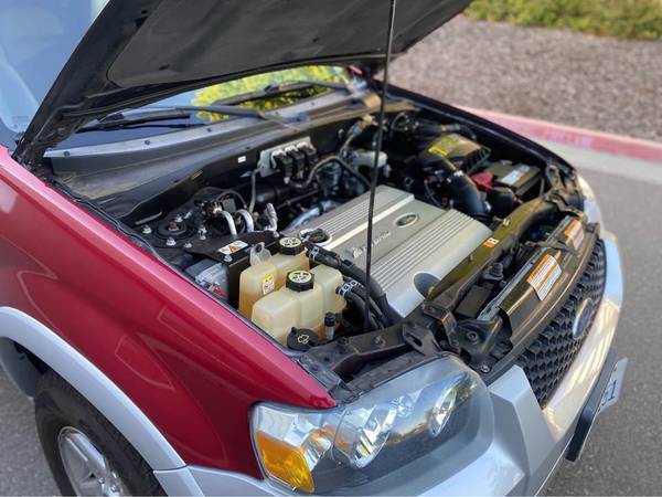 2005 Ford Escape Hybrid AWD 129k Millas Título Limpio Funciona Bien SMOGDONE - $4,950 (sacramento)63619385968385123