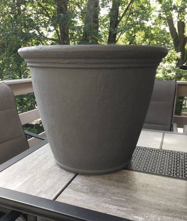 Garden by Artech Resin Barcelona Planter 1