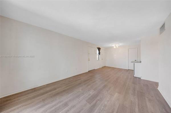 $1,000 / 1br - 750ft2 - Located in the sought-after Cite Condominium in Edgewater Miami. (Miami)63906440210306122