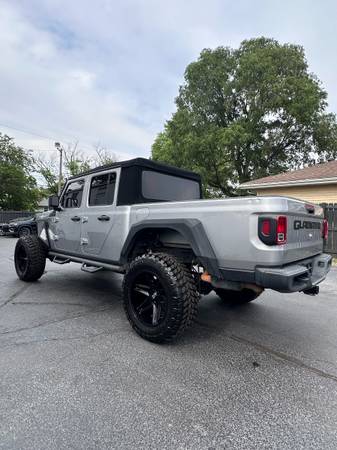 2020 JEEP GLADIATOR SPORT 4X4 - $1,000 (Hammond)63619112336643123