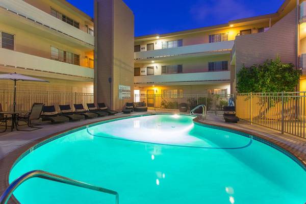 $2,695 / 2br - 821ft2 - Looking for the ideal 2 bed / 1 bath? Check out community! (San Diego - Near SeaWorld)63998605447042120