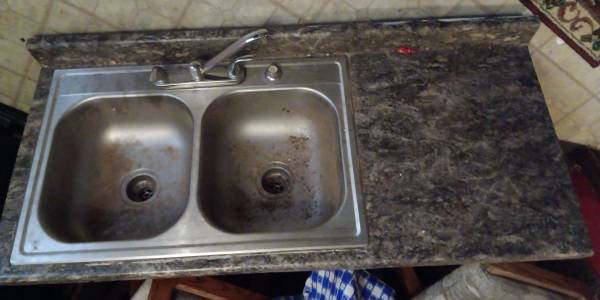Kitchen counter with double sink 1
