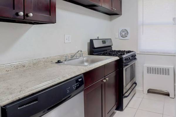 $1,310 / 1br - 600ft2 - This great 1 bd, 1 ba space will fit your budget! Come see it today! (Temple Hills)63896154694659124