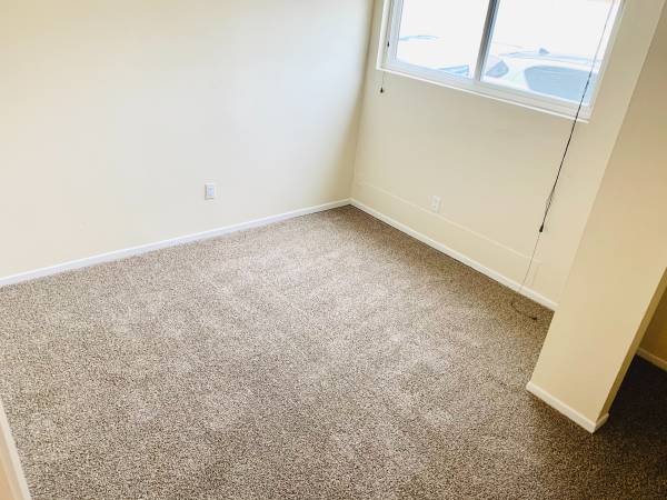 $2,595 / 2br - 850ft2 - 2BD/1BA + DEN-AVAILABLE IN SEPTEMBER! 1.5 BLOCKS FROM OCEAN BEACH! (2221 Abbott Street #2)63663752760193124