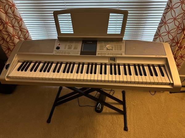 鍵盤楽器 YAMAHA Portable Grand DGX-305 Yamaha DGX-305 portable grand keyboard With Stand Bench