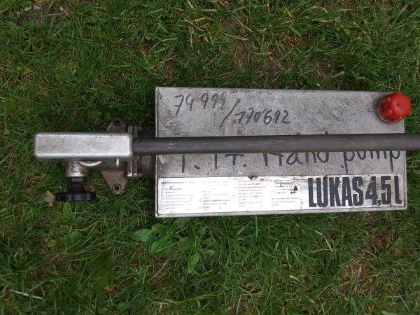 7,000psi pump with tank 1