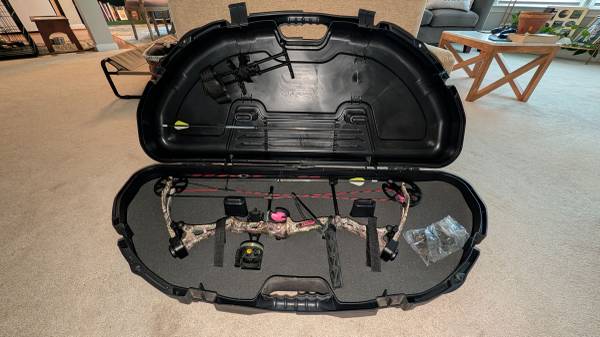 Bear Finesse Compound Bow & Gear 1