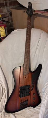 Dingwall D-Roc Standard 4 string bass 1