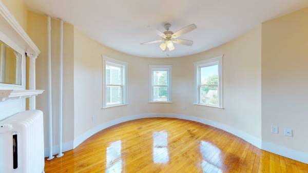 $2,900 / 4br - 1350ft2 - Large, Modern Apartment with a Deck + Parking (dorchester / savin hill)63856339167619124