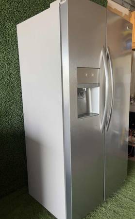 FRIGIDAIRE REFRIGERATOR 1