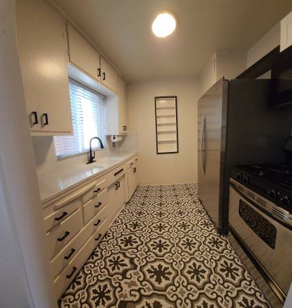$2,200 / 1br - 600ft2 - Kensington charmer with AC! (Biona) (San Diego)63701704702595120