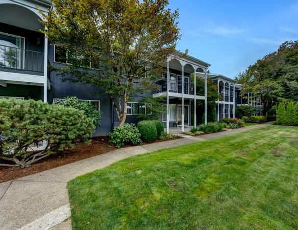 $1,495 / 2br - TOUR & get a FREE GIFT + AC! Close to Gifford Pinchot National Forest (Beaverton)64039222282881122