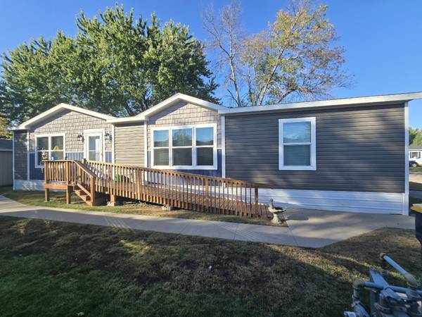$169,900 / 3br - 1568ft2 - Sheetrocked Throughout! Huge Granite Center Island! Recessed Lightng! (Farmington)64003960614145121
