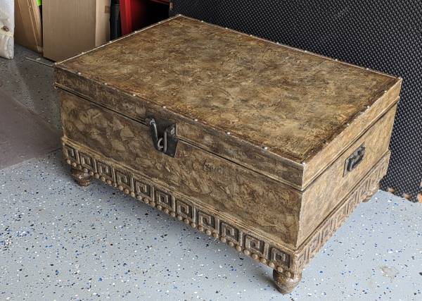 Coffee Table / Storage Trunk 1