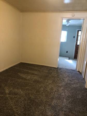 $550 / 2br - Seelyville Newly remodeled (Seelyville)63675880984833123