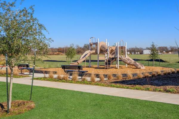 $1,358 / 3br - 1209ft2 - Dishwasher, Balcony or Patio, Cable Ready, Garage (Whitewright, TX)63796375364483124