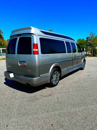 2015 - GMC Savana 2500 9 Passenger Explorer (Low miles )6.0 lit - $31,00063616738412931124