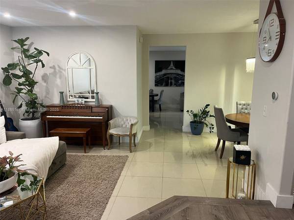 $4,100 / 3br - 1760ft2 - 📣 3/2 DORAL:  Stunning 3-Bedroom, 2.5-Bath Residence Located Super Price  On (Doral)64051002770434122