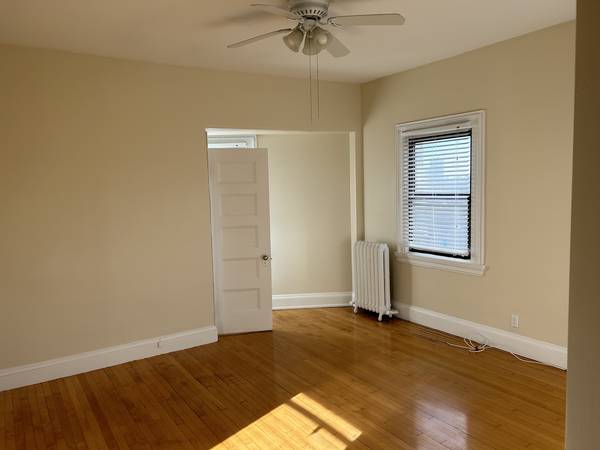 $2,475 / 335ft2 - CITY VIEW, TOP FLOOR STUDIO AVAILABLE NOW! NO BROKER FEE! (Brookline)63839294575619121