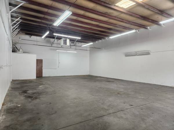 Office Warehouse Ready to go - 00U0U BfnfCLhM9V8 0CI0t2 600x450 