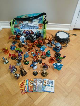 SKYLANDERS COLLECTION - PORTAL/ BAG/ FIGURES/ CARDS/STICKERS 1