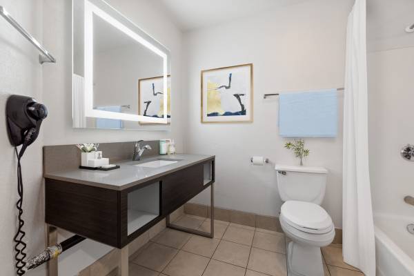 $1,460 / 350ft2 - STUDIO UTILITIES INCLUDED NICE POOL & SPA (Escondido)63663785767427122