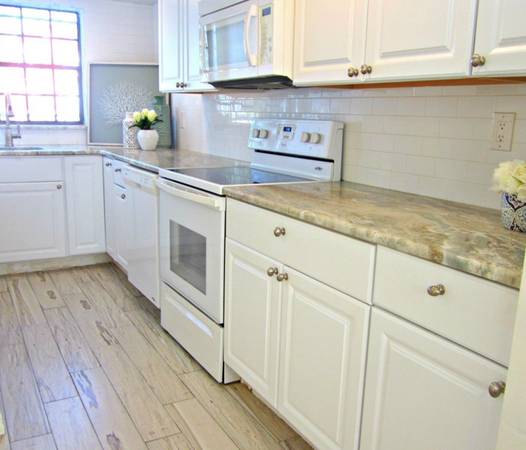 $1,470 / 2br - 1200ft2 - LOWEST RENT-Renovated Intracoastal 2 story Townhouse Condominium (Daytona Beach)63791575857409121