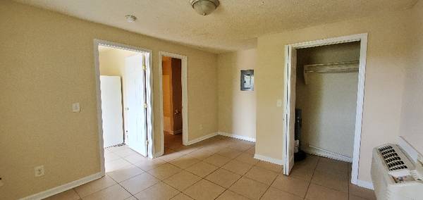 $800.00 / 1br - 650ft2 - 1 Bed/1 Bath upstairs apartment in Columbia63680356216833124