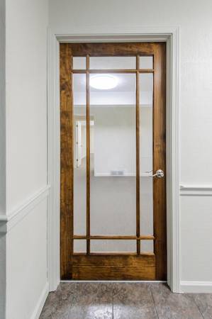 $1,200 / 900ft2 - Office Suite Ready for Your Business! P1 Zoned - Utilities Included! (Lexington)64022450949506121