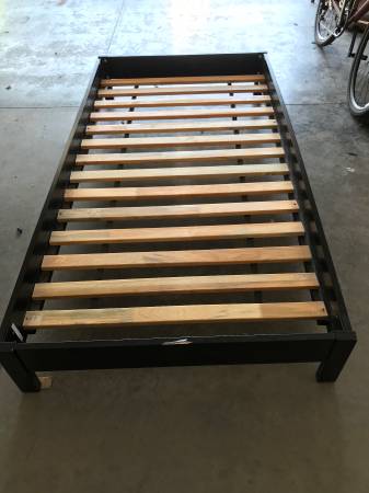 Free single bed frame with wood slats 1