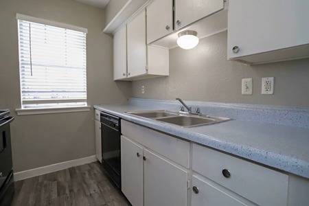 $1,550 / 2br - 965ft2 - Centro de negocios, ventiladores de techo, aire acondicionado y calefacción central (5875 Mountain Valley Ln, Dallas, TX)63846411784067123