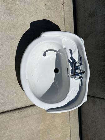 Free bathroom sink with new faucets 1