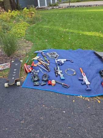 YARD SALE 13470 GUILD AVE 9-2pm (Apple valley)64048994459905123
