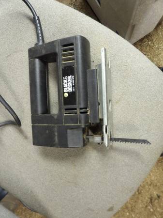 BLACK AND DECKER JIG SAW- MAKE AN OFFER 1