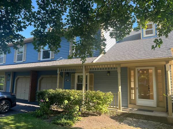 1404Queensgreen Cir - North Naperville - Close to I-88 - 204 Schools. 1