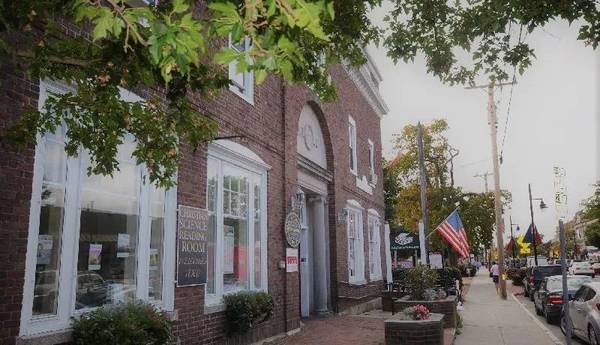 *Hyannis Location! Updated! 1Bed 1Bath  HW/Included Pets Welcome!* 1