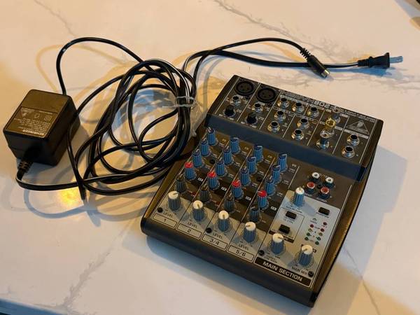 Behringer Xenyx 802 8-Input Mixer — with Power Supply - musical