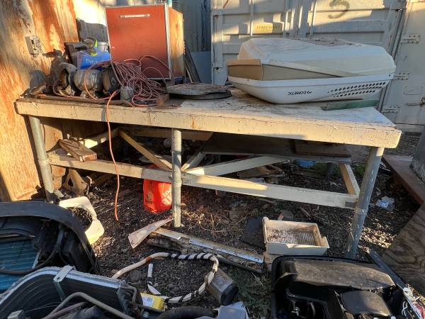 Very large, heavy duty work bench 1