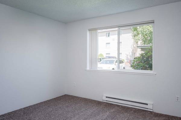 $1,544 / 2br - 880ft2 - Large 880 sqft 2 bed, 1 bath! Convenient washer and dryer included! (Tigard - Wilsonville, King City, Sherwood)63999456885506122