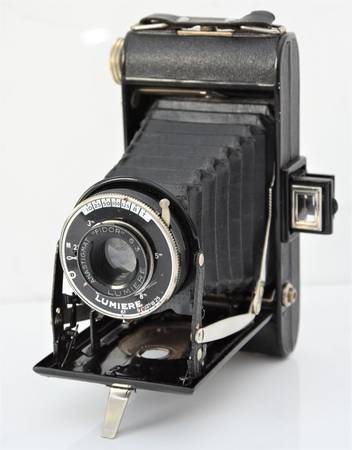 Antique Camera - Super Lumiere (circa 1939) 1