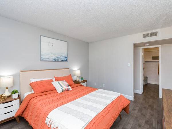 $950 / 1br - 655ft2 - Pet Friendly w Dog Park, Walk In Closets, Stainless Appliances64024994544001123