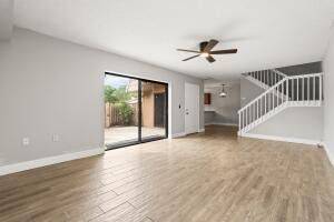 $2,400 / 2br - Adorably Renovated 2-Story 2 bed 2.5 bath Townhome ~ Fenced patio (West Palm Beach - 33409*)64049455325698122