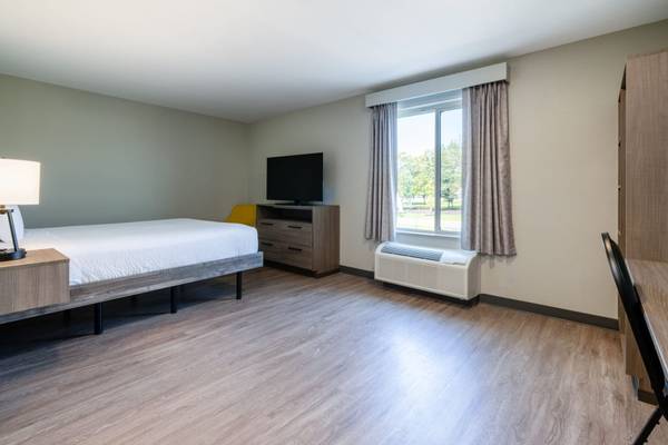 $1,200 / 1br - Late Check-out Available, Free WiFi, Accessible Fitness Center (5831 Alta Lk Dr, Indianapolis, IN)63989076499202123