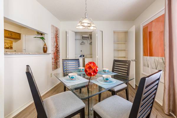 $1,340 / 2br - 1236ft2 - Welcome to Sawmill Creek 🤎🍂🧡 (River Ridge)63903421054339123